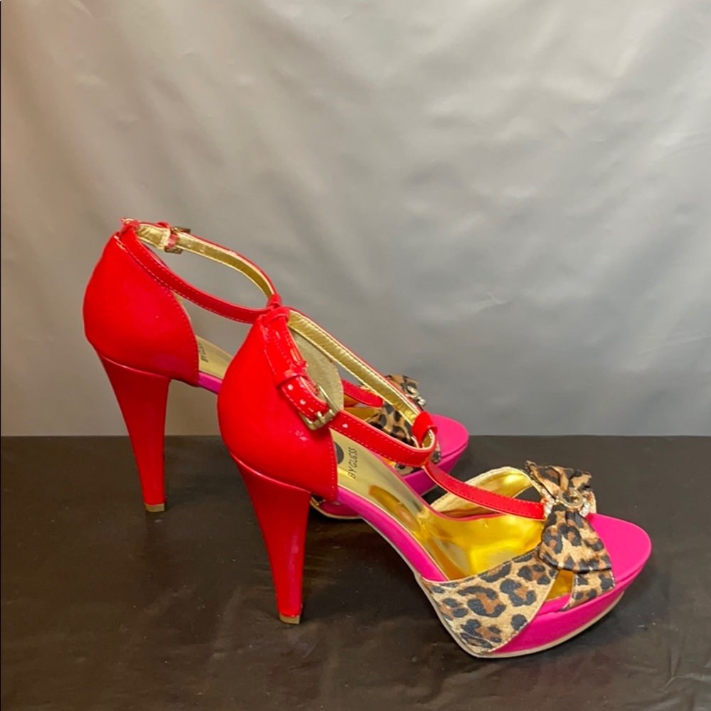 GUESS Platform Sandal heel